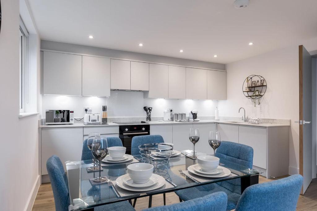 Stylish Town Centre Apartment, W Parking, Nr Beach Bournemouth Eksteriør billede