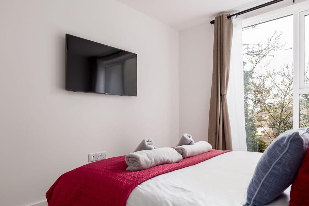 Stylish Town Centre Apartment, W Parking, Nr Beach Bournemouth Eksteriør billede